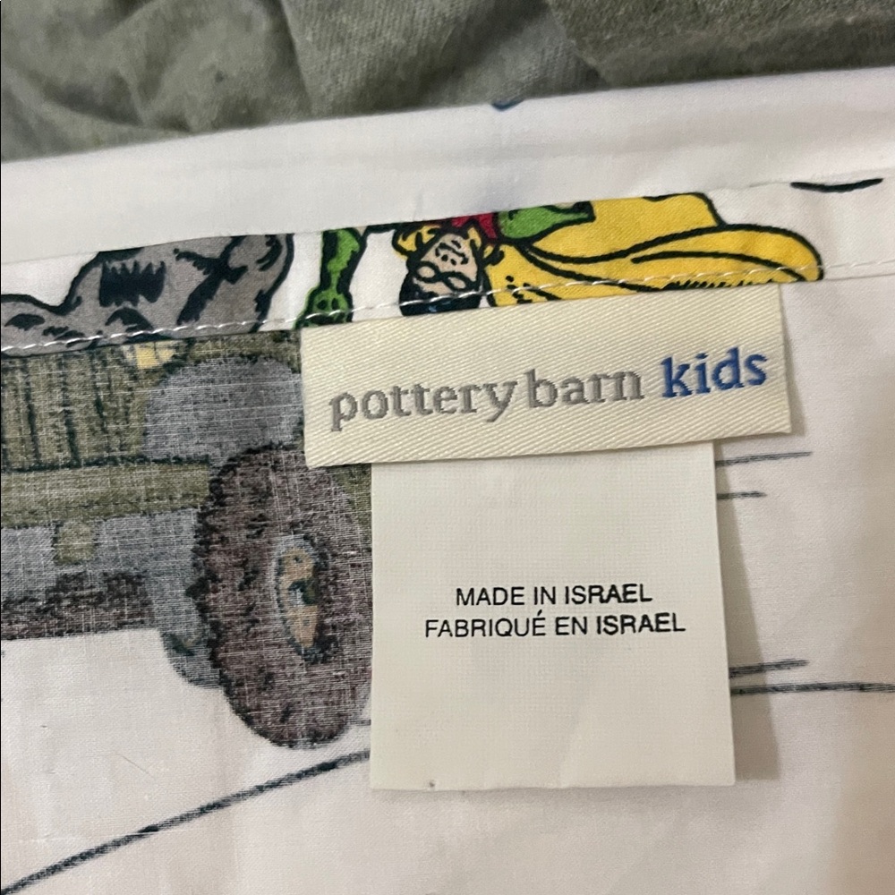 POTTERY BARN KIDS BATMAN & ROBIN WHITE BLUE BLACK RED TWIN FLAT SHEET 60 X 92 - Picture 3 of 5